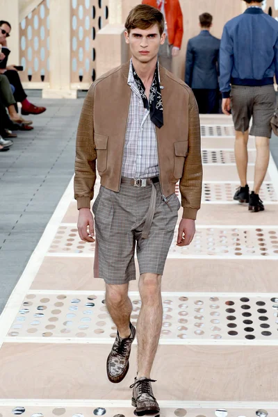 Look 22